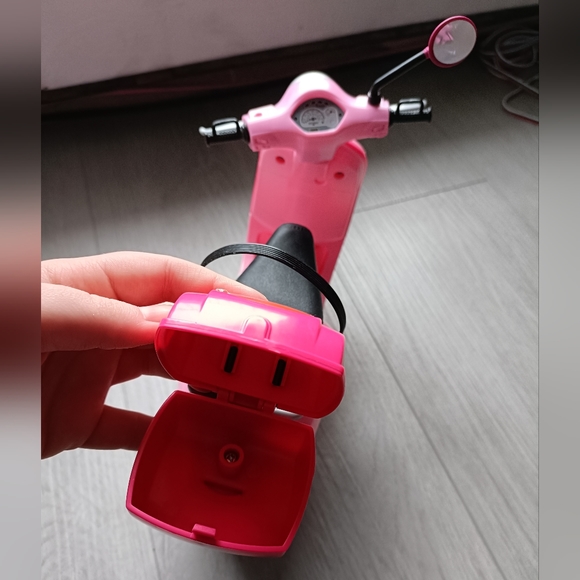 Barbie Pink Piaggio Vespa 2008 Mattel - Picture 7 of 7